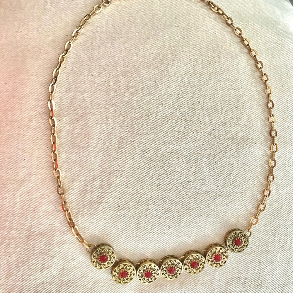 Elegant Gold Subtle Statement Necklace